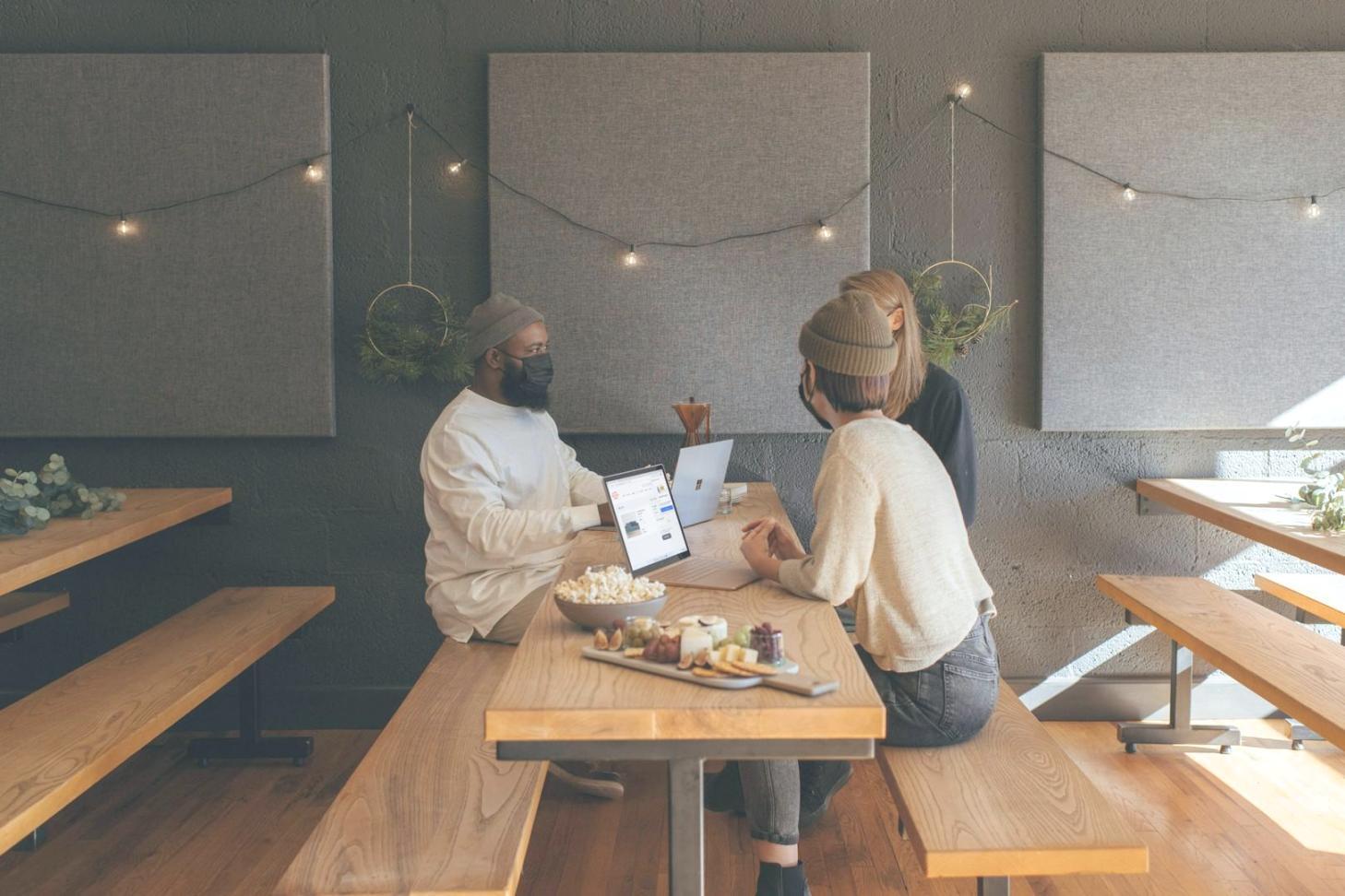 Moderne Handelsplattform mit Liquiditätsdaten und Orderbook-Visualisierungen