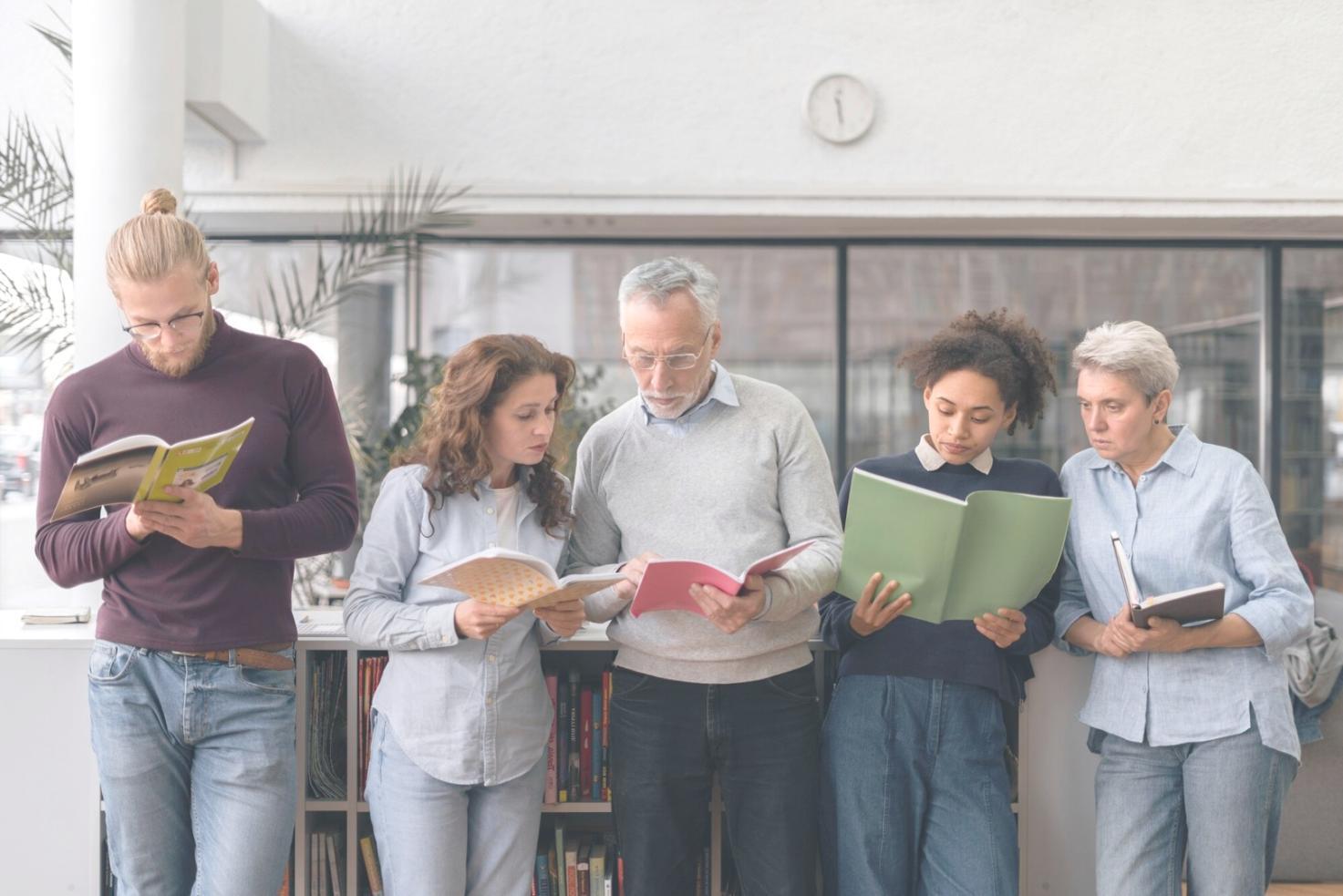 Teilnehmer bei praktischen Übungen zur Liquiditätsanalyse